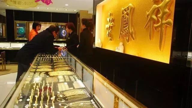 探秘老凤祥黄金饰品，当前市场价格与投资价值分析