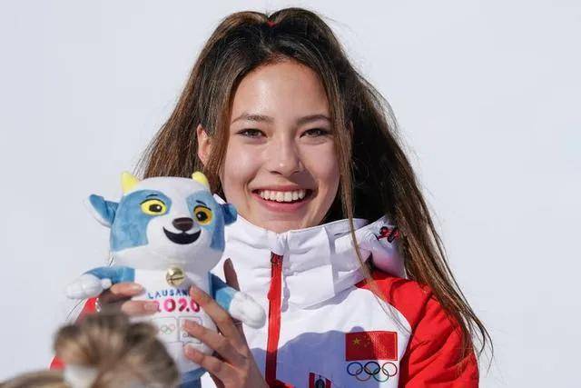 谷爱凌，兔年新春的冰雪女王，以断层优势再夺首冠